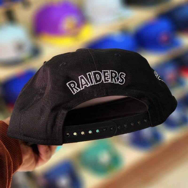 Titre : Casquette Las Vegas Raiders New Era 9FIFTY edition Super Bowl - Noir & Argent - الصورة 2