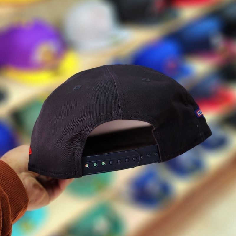 Titre : Casquette New York Yankees New Era 9FIFTY Edition World Series - Noir & Gris/Bleu Ciel - الصورة 2