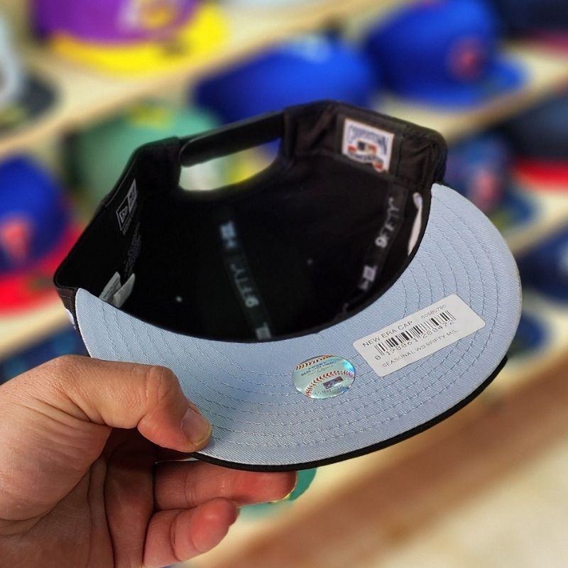 Titre : Casquette New York Yankees New Era 9FIFTY Edition World Series - Noir & Gris/Bleu Ciel - الصورة 4