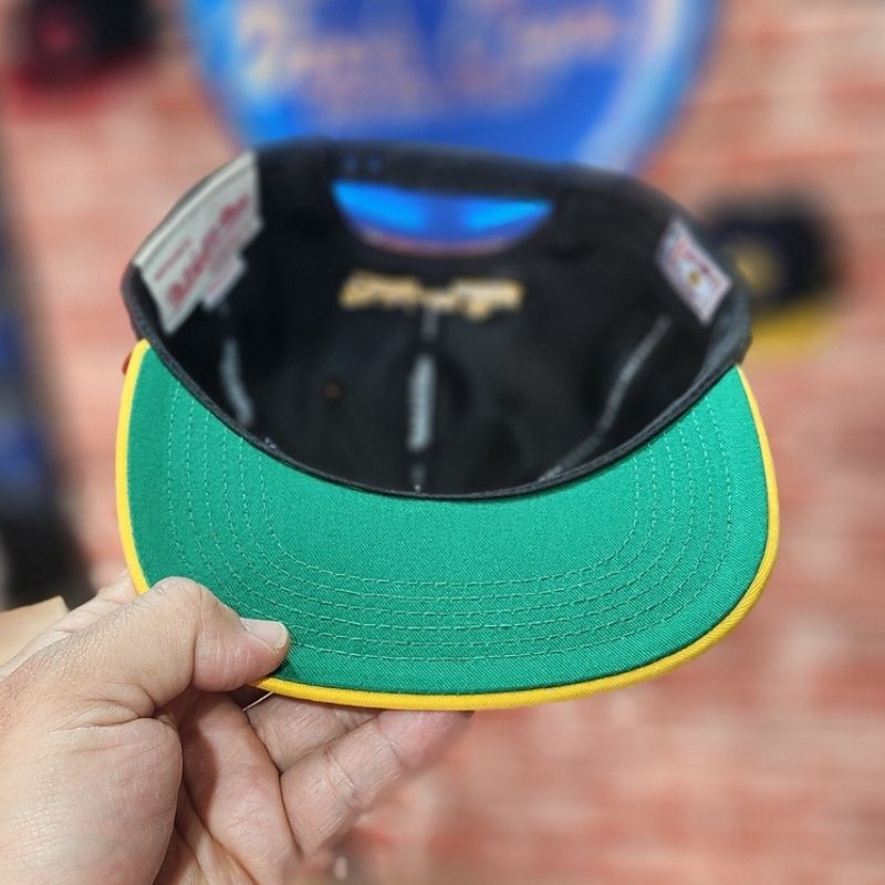 Casquette Mitchell & Ness LA Lakers - Noir & Jaune – Image 4