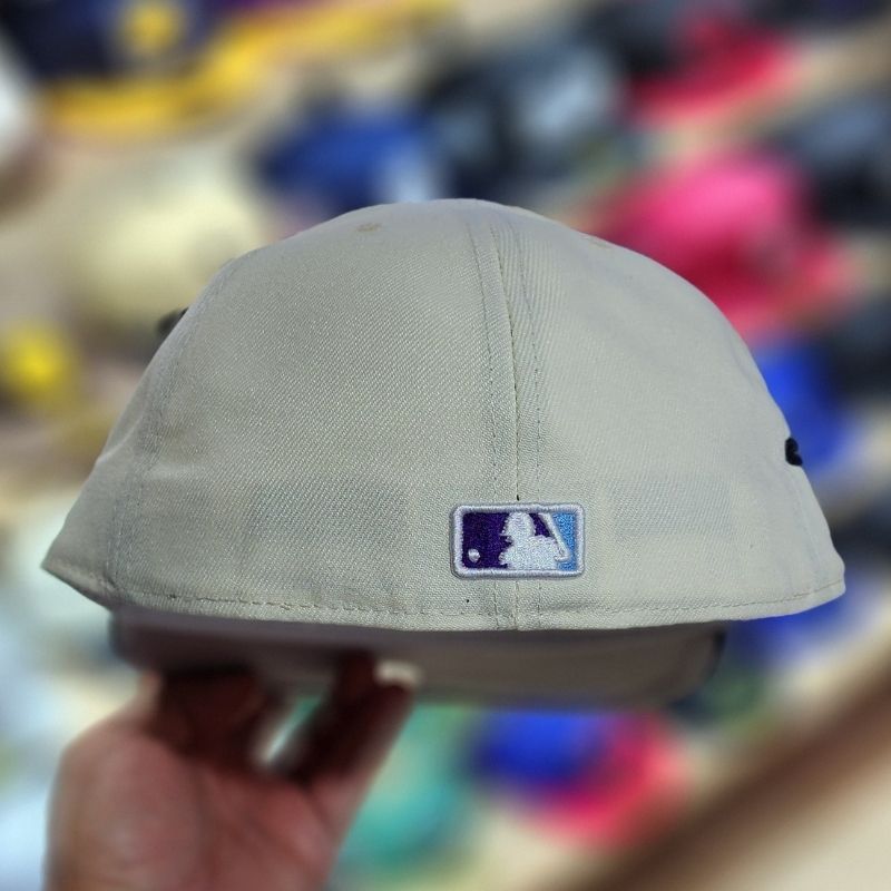 Casquette Toronto Blue Jays New Era 59FIFTY Crème et Noire Fitted 25ème anniversaire – Image 2