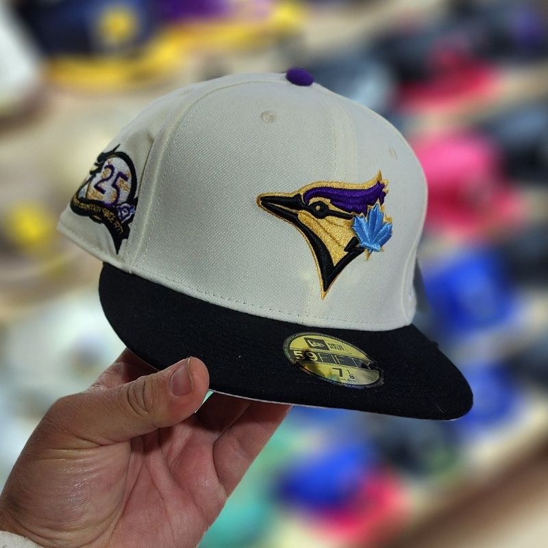 Casquette Toronto Blue Jays New Era 59FIFTY Crème et Noire Fitted 25ème anniversaire – Image 5