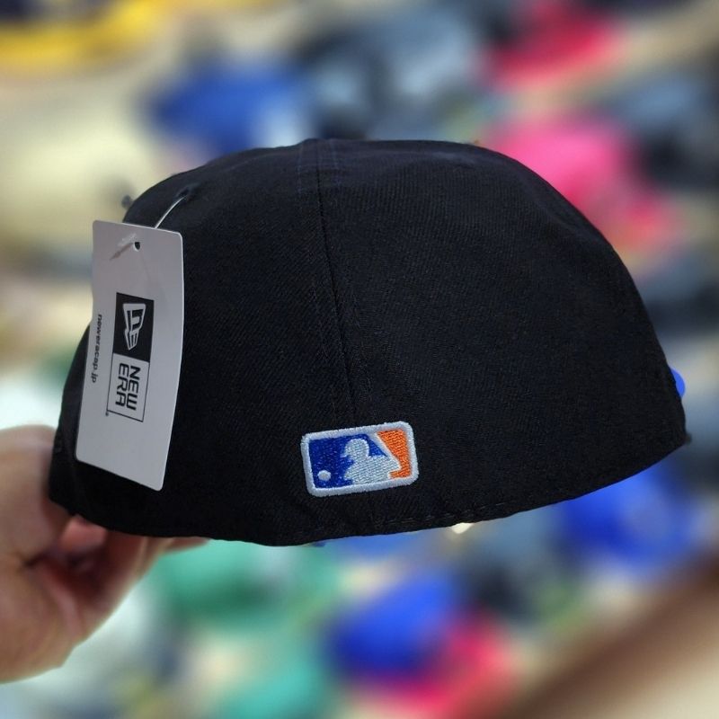 Casquette NY Mets New Era 59FIFTY Noire et Bleue Fitted – Image 2