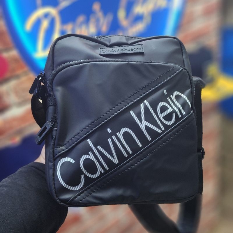 Sacoche Calvin Klein - Design Logo Diagonal Noir & Blanc – Image 2