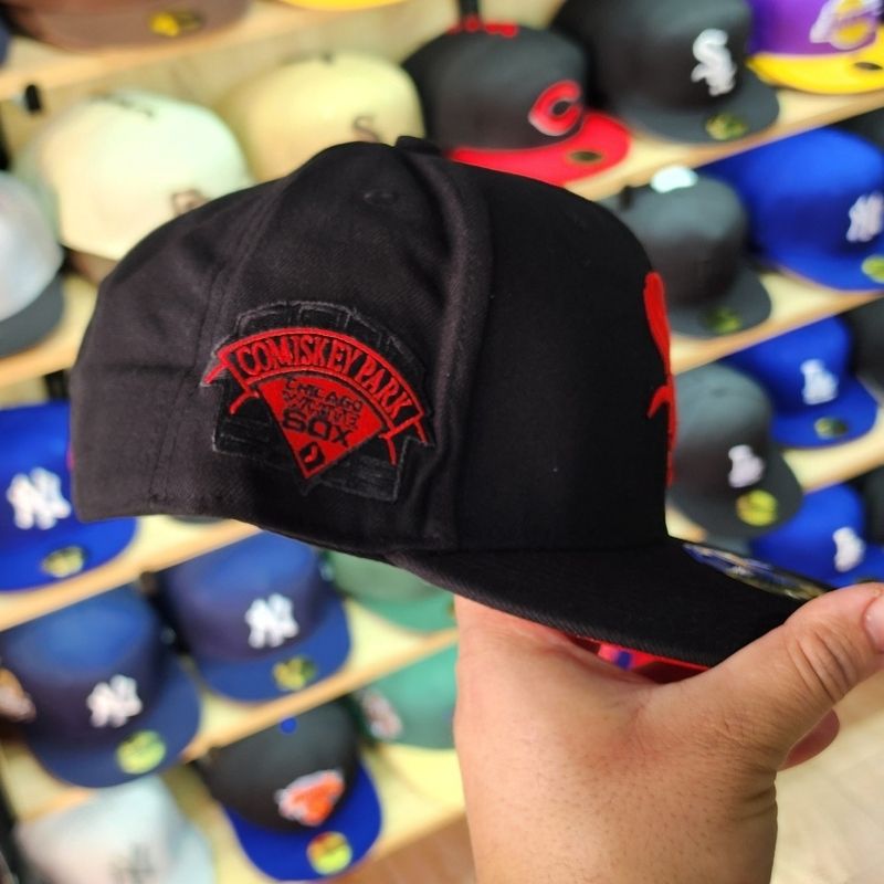Casquette Chicago White Sox New Era 59FIFTY - Noir & Rouge avec Patch - الصورة 3