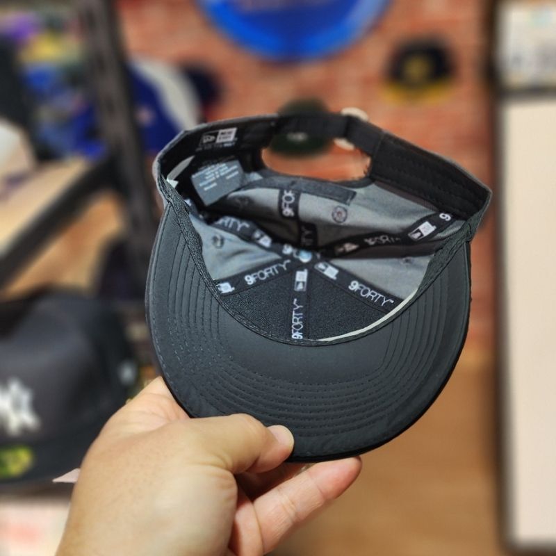 Casquette Mercedes-AMG Petronas F1 - Édition Full Black New Era – Image 4