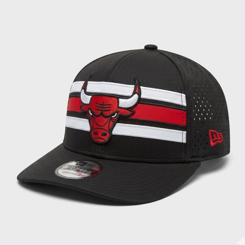 Casquette New Era 9FORTY Chicago Bulls – Design Rayé Rouge & Blanc – Tissu Respirant