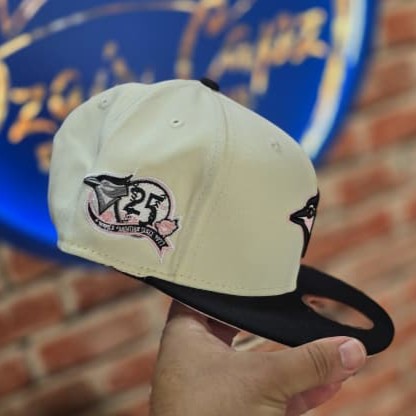 Casquette Toronto Blue Jays Noir & Rose edition 25th Anniversary - Off-White snapback – Image 3